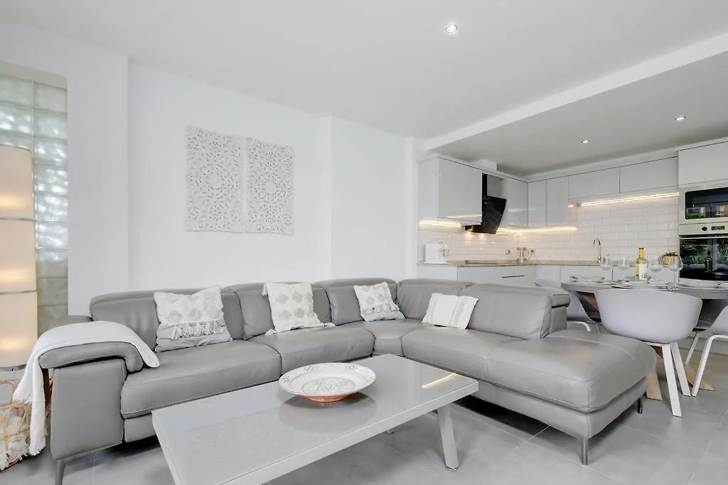 Apartment Beautiful 3 Bedroom Ground Floor - Nueva Andalucia Marbella Spain
