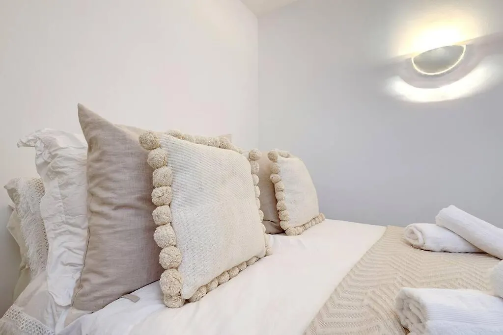 Apartment Beautiful 3 Bedroom Ground Floor - Nueva Andalucia Marbella Spain